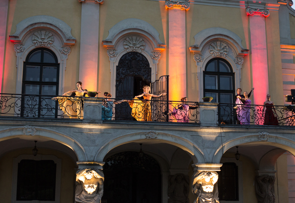 balcony-scene